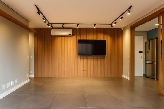 Apartamento à venda na Vila Nova Conceição com 3 quartos, 2 suítes e churrasqueira no condomínio. — Sala
