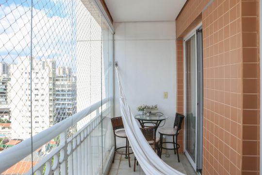 Venda de apartamento com 3 suítes e varanda na Vila Bela Alianca. — Sacada