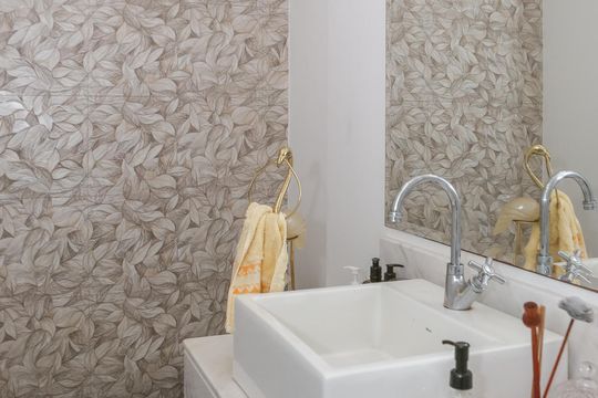 Venda de apartamento com 3 suítes e varanda na Vila Bela Alianca. — Lavabo