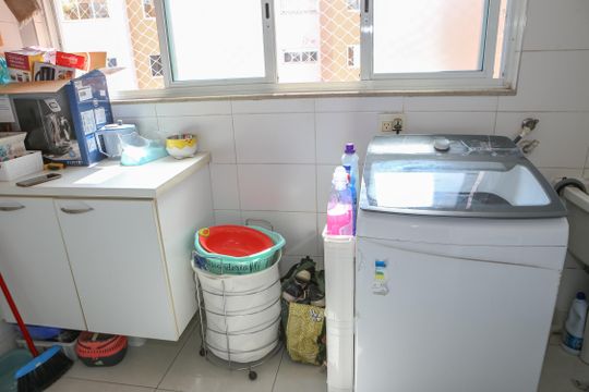 Venda de apartamento com 3 suítes e varanda na Vila Bela Alianca. — Cozinha e Área de Serviço