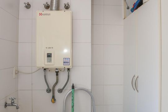 Venda de apartamento com 3 suítes e varanda na Vila Bela Alianca. — Cozinha e Área de Serviço