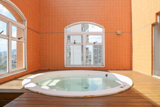 Venda de apartamento com 3 suítes e varanda na Vila Bela Alianca. — Piscina e Churrasqueira