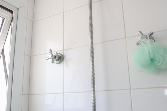 Venda de apartamento com 3 suítes e varanda na Vila Bela Alianca. — Banheiro da Suíte 2