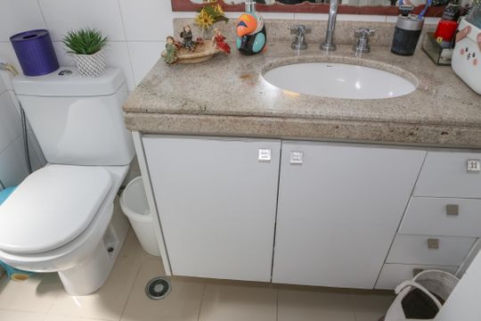 Venda de apartamento com 3 suítes e varanda na Vila Bela Alianca. — Banheiro da Suíte 2