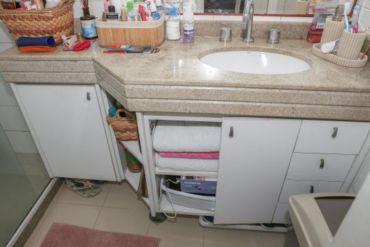 Venda de apartamento com 3 suítes e varanda na Vila Bela Alianca. — Banheiro da Suíte 3
