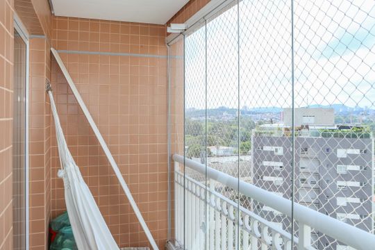 Venda de apartamento com 3 suítes e varanda na Vila Bela Alianca. — Sacada