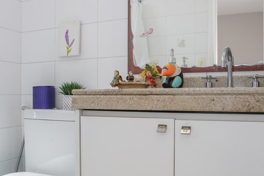 Venda de apartamento com 3 suítes e varanda na Vila Bela Alianca. — Banheiro da Suíte 2