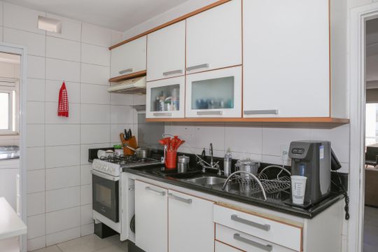 Venda de apartamento com 3 suítes e varanda na Vila Bela Alianca. — Cozinha e Área de Serviço