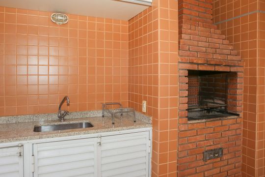 Venda de apartamento com 3 suítes e varanda na Vila Bela Alianca. — Piscina e Churrasqueira
