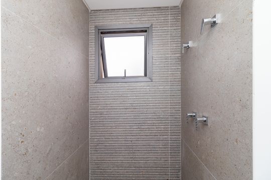 Compra apartamento em Perdizes: piscina, 2 quartos, closet. — Banheiro da Suíte 1
