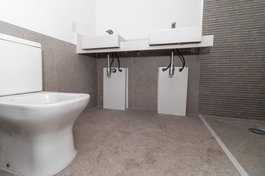 Compra apartamento em Perdizes: piscina, 2 quartos, closet. — Banheiro da Suíte 2