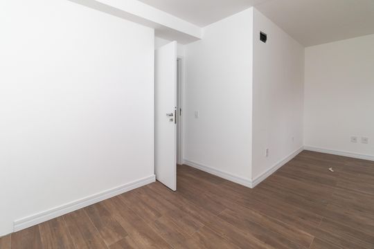 Compra apartamento em Perdizes: piscina, 2 quartos, closet. — Closet da suíte 2