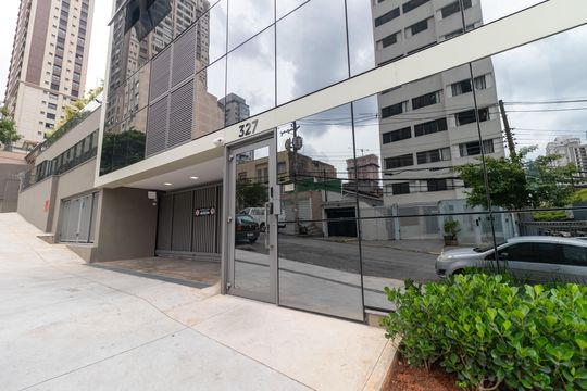 Compra apartamento em Perdizes: piscina, 2 quartos, closet. — Fachada e Portaria