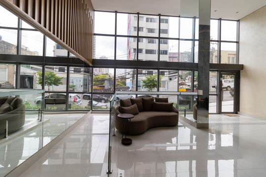 Compra apartamento em Perdizes: piscina, 2 quartos, closet. — Área comum - Hall