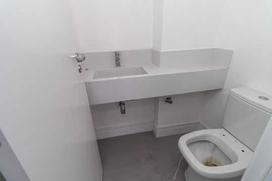 Compra apartamento em Perdizes: piscina, 2 quartos, closet. — Lavabo