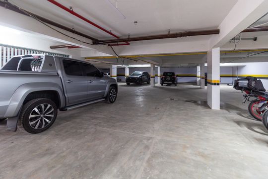 Compra apartamento em Perdizes: piscina, 2 quartos, closet. — Garagem