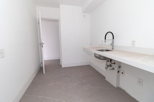 Compra apartamento em Perdizes: piscina, 2 quartos, closet. — Cozinha