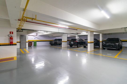 Compra apartamento em Perdizes: piscina, 2 quartos, closet. — Garagem