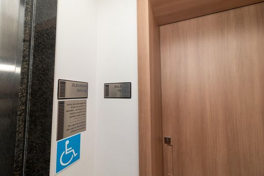 Compra apartamento em Perdizes: piscina, 2 quartos, closet. — Área comum - Salão de Festas