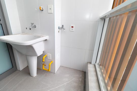 Compra apartamento em Perdizes: piscina, 2 quartos, closet. — Área de Serviço