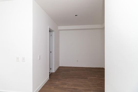 Compra apartamento em Perdizes: piscina, 2 quartos, closet. — Closet da suíte 2
