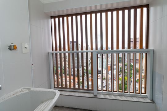 Compra apartamento em Perdizes: piscina, 2 quartos, closet. — Área de Serviço