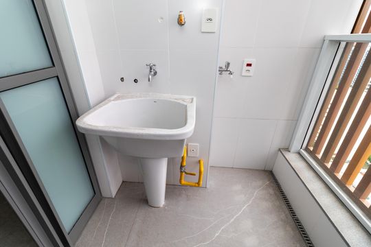 Compra apartamento em Perdizes: piscina, 2 quartos, closet. — Área de Serviço