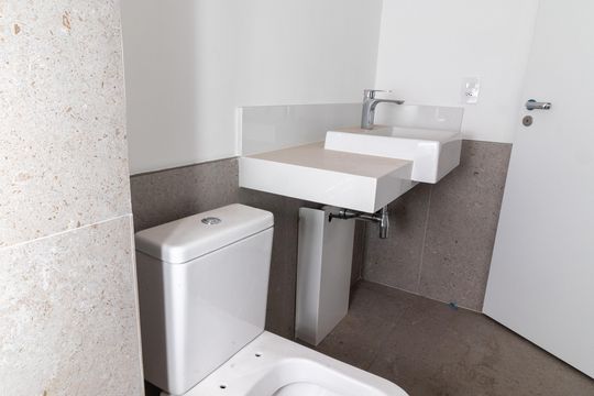 Compra apartamento em Perdizes: piscina, 2 quartos, closet. — Banheiro da Suíte 1