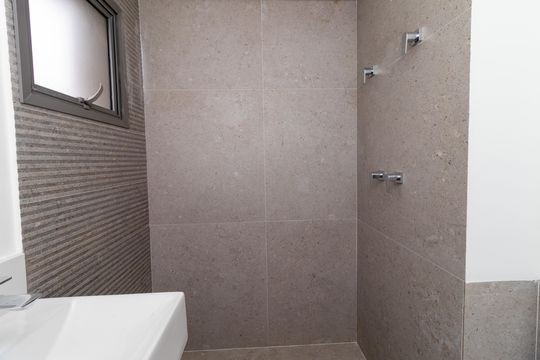 Compra apartamento em Perdizes: piscina, 2 quartos, closet. — Banheiro da Suíte 2