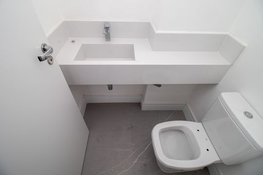 Compra apartamento em Perdizes: piscina, 2 quartos, closet. — Lavabo