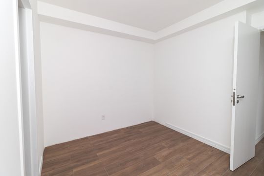 Compra apartamento em Perdizes: piscina, 2 quartos, closet. — Closet da suíte 2