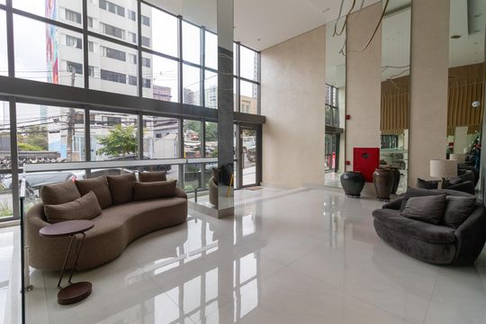 Compra apartamento em Perdizes: piscina, 2 quartos, closet. — Área comum - Hall