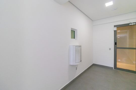 Compra apartamento em Perdizes: piscina, 2 quartos, closet. — Portaria