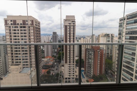 Compra apartamento em Perdizes: piscina, 2 quartos, closet. — Vista da Sala