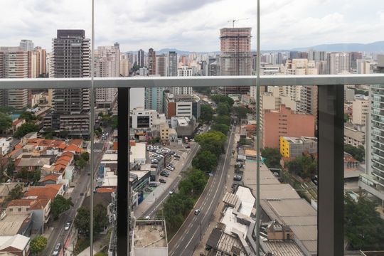 Compra apartamento em Perdizes: piscina, 2 quartos, closet. — Vista da Sala