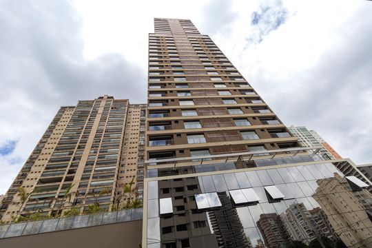 Compra apartamento em Perdizes: piscina, 2 quartos, closet. — Fachada