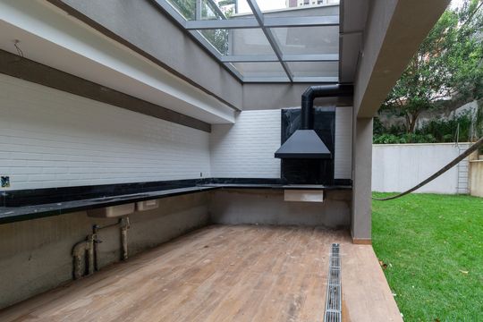 Compra apartamento em Perdizes: piscina, 2 quartos, closet. — Área comum - Churrasqueira