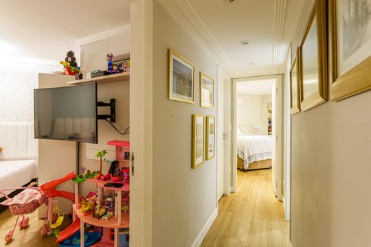 Apartamento em Indianópolis para compra, 3 quartos e academia no condomínio. — Corredor
