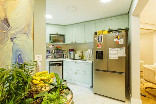 Apartamento em Indianópolis para compra, 3 quartos e academia no condomínio. — Cozinha