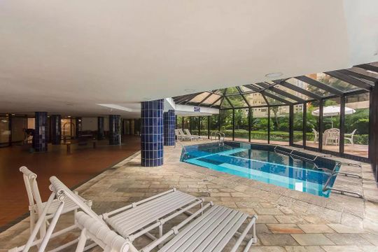 Apartamento em Indianópolis para compra, 3 quartos e academia no condomínio. — Área comum - Piscina