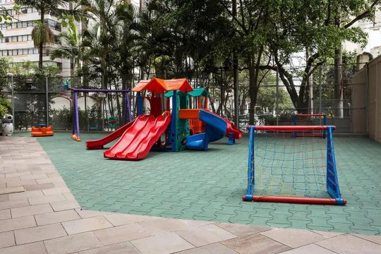 Apartamento em Indianópolis para compra, 3 quartos e academia no condomínio. — Área comum - Playground