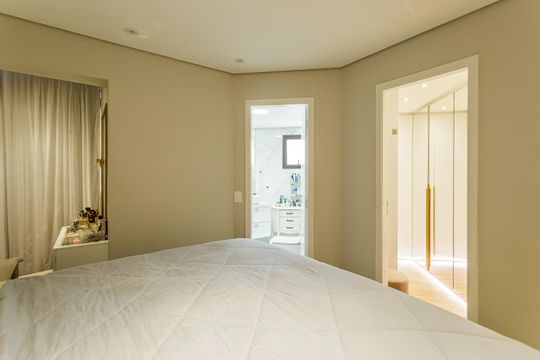 Apartamento em Indianópolis para compra, 3 quartos e academia no condomínio. — Quarto Suíte