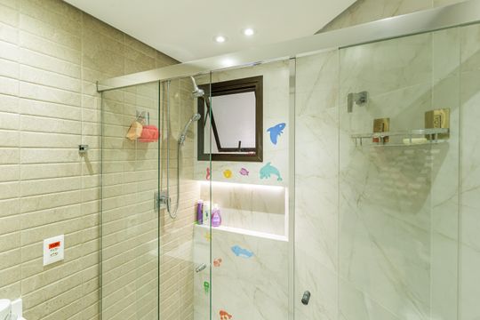 Apartamento em Indianópolis para compra, 3 quartos e academia no condomínio. — Banheiro Social