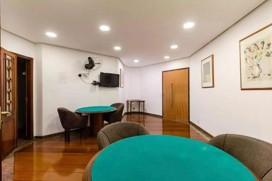 Apartamento em Indianópolis para compra, 3 quartos e academia no condomínio. — Salão de jogos