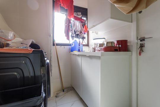 Apartamento em Indianópolis para compra, 3 quartos e academia no condomínio. — Área de Serviço