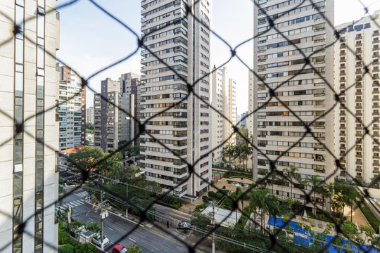 Apartamento em Indianópolis para compra, 3 quartos e academia no condomínio. — Vista