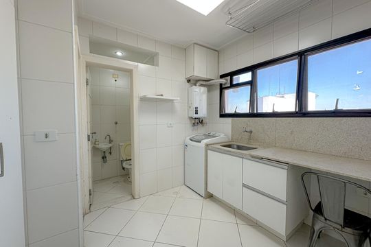 Apartamento à venda: 5 quartos, aceita animais. — Área de Serviço