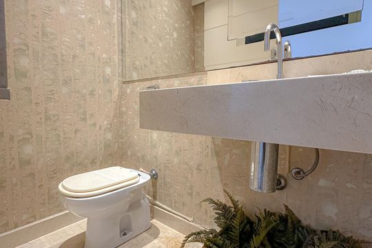 Apartamento à venda: 5 quartos, aceita animais. — Lavabo