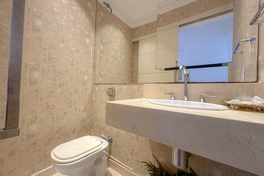 Apartamento à venda: 5 quartos, aceita animais. — Lavabo