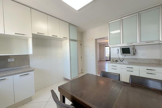 Apartamento à venda: 5 quartos, aceita animais. — Cozinha